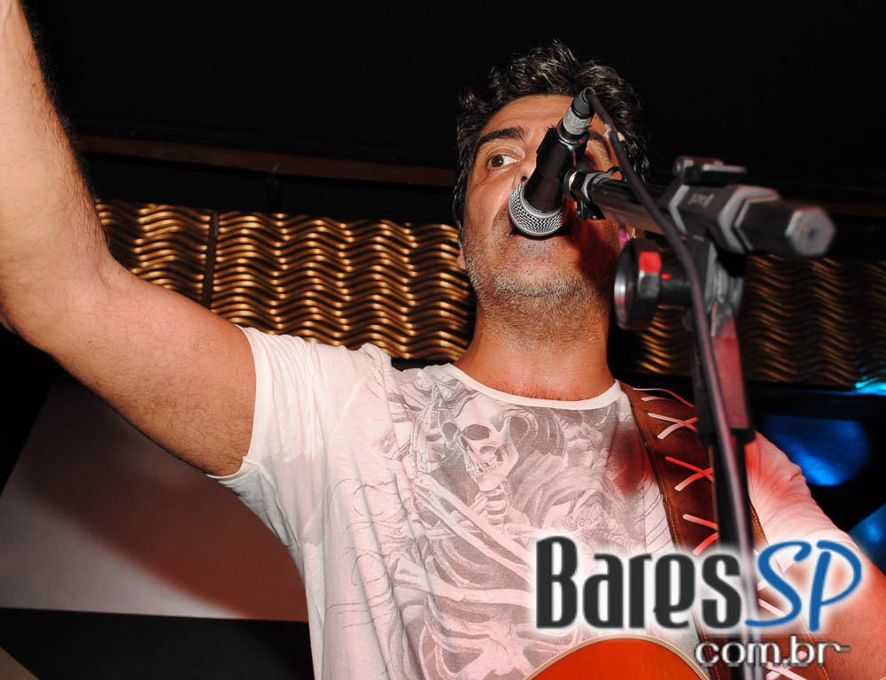 Piove apresentou Francine, Faibe, Junno e Samba na noite de quinta-feira Piove apresentou Francine, Faibe, Junno e Samba na noite de quinta-feira