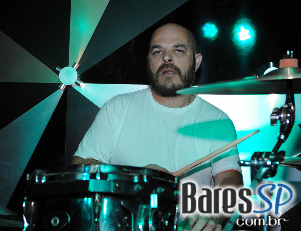 Piove apresentou Francine, Faibe, Junno e Samba na noite de quinta-feira Piove apresentou Francine, Faibe, Junno e Samba na noite de quinta-feira