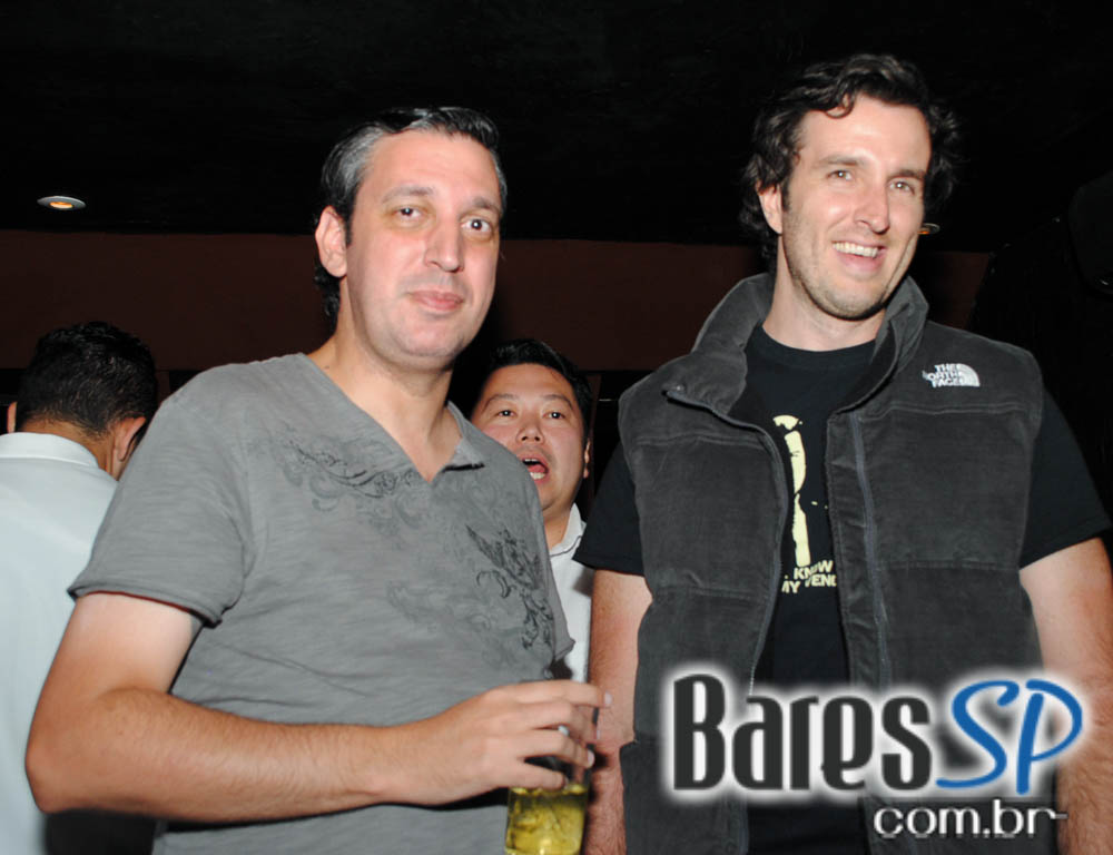 Piove apresentou Francine, Faibe, Junno e Samba na noite de quinta-feira Piove apresentou Francine, Faibe, Junno e Samba na noite de quinta-feira