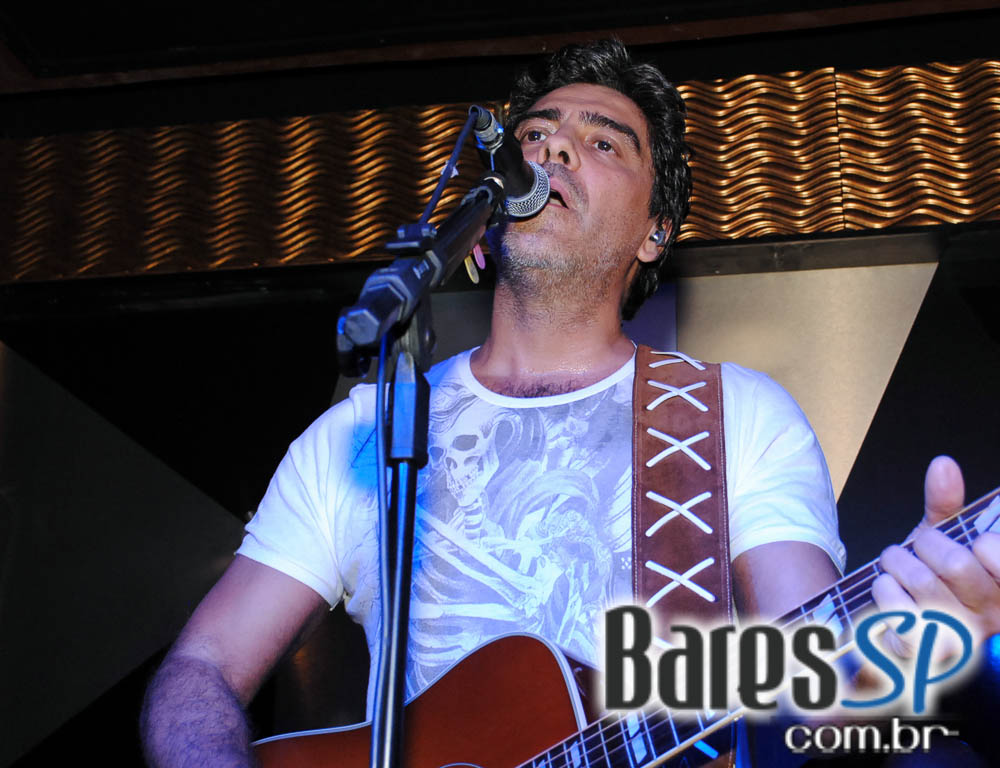 Piove apresentou Francine, Faibe, Junno e Samba na noite de quinta-feira Piove apresentou Francine, Faibe, Junno e Samba na noite de quinta-feira