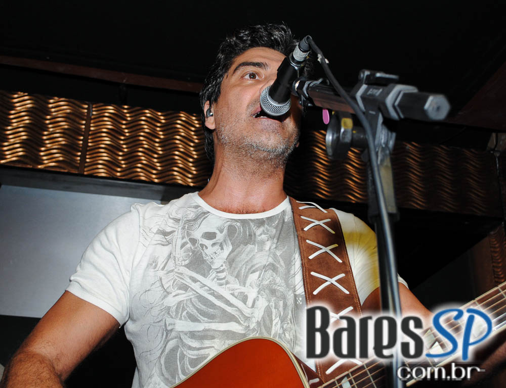 Piove apresentou Francine, Faibe, Junno e Samba na noite de quinta-feira Piove apresentou Francine, Faibe, Junno e Samba na noite de quinta-feira