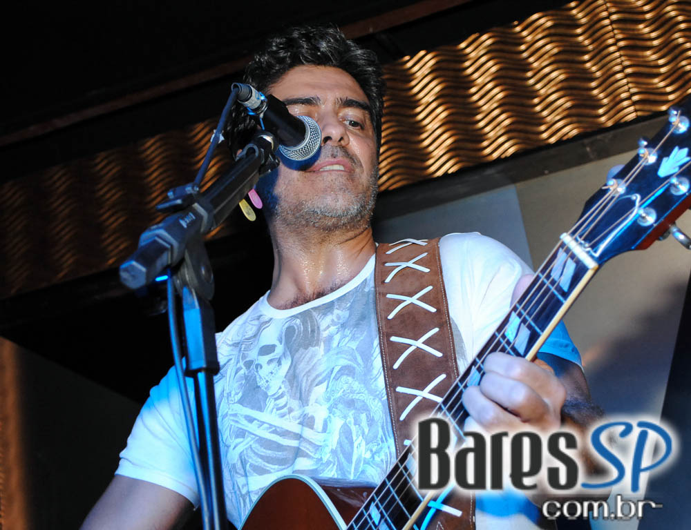 Piove apresentou Francine, Faibe, Junno e Samba na noite de quinta-feira Piove apresentou Francine, Faibe, Junno e Samba na noite de quinta-feira