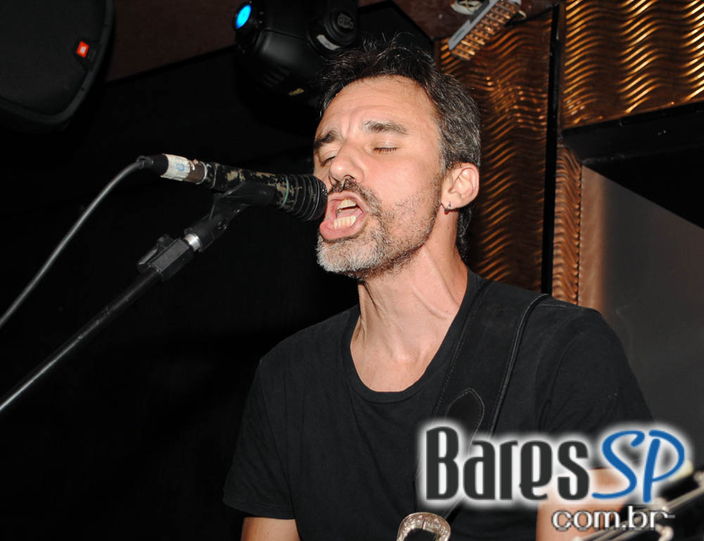 Piove apresentou Francine, Faibe, Junno e Samba na noite de quinta-feira Piove apresentou Francine, Faibe, Junno e Samba na noite de quinta-feira