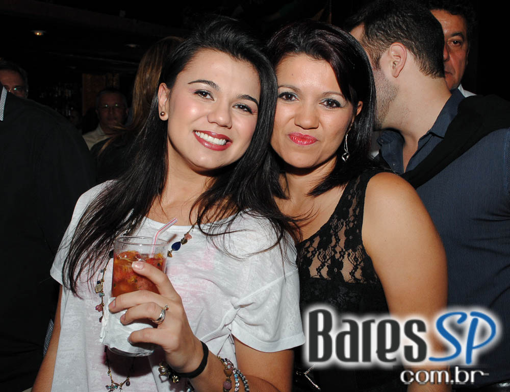 Piove apresentou Francine, Faibe, Junno e Samba na noite de quinta-feira Piove apresentou Francine, Faibe, Junno e Samba na noite de quinta-feira