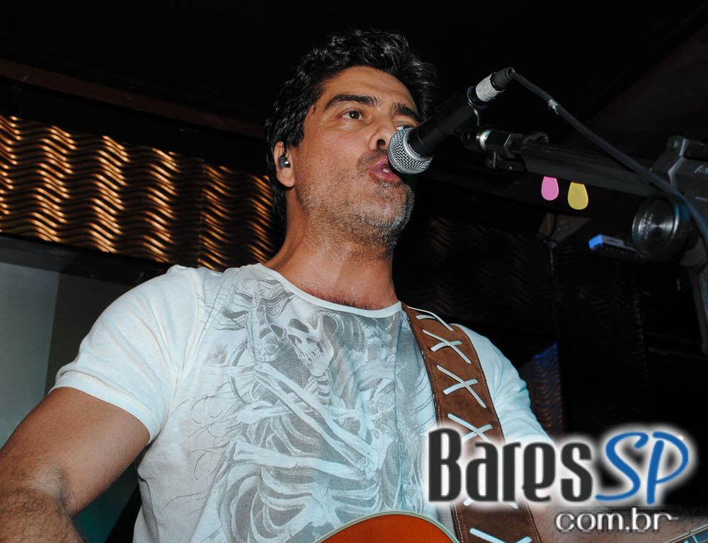 Piove apresentou Francine, Faibe, Junno e Samba na noite de quinta-feira Piove apresentou Francine, Faibe, Junno e Samba na noite de quinta-feira