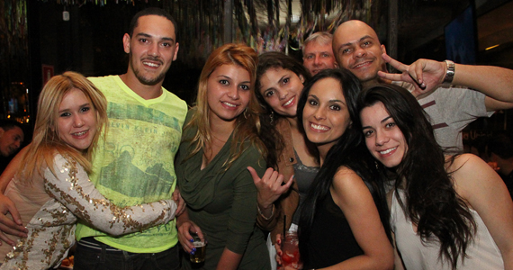 Eu Tu Eles Bar embalou a noite ao som da banda Denise com muito pop e rock