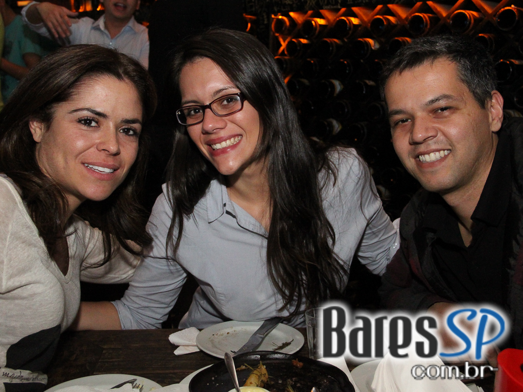 Eu Tu Eles Bar embalou a noite ao som da banda Denise com muito pop e rock Eu Tu Eles Bar embalou a noite ao som da banda Denise com muito pop e rock