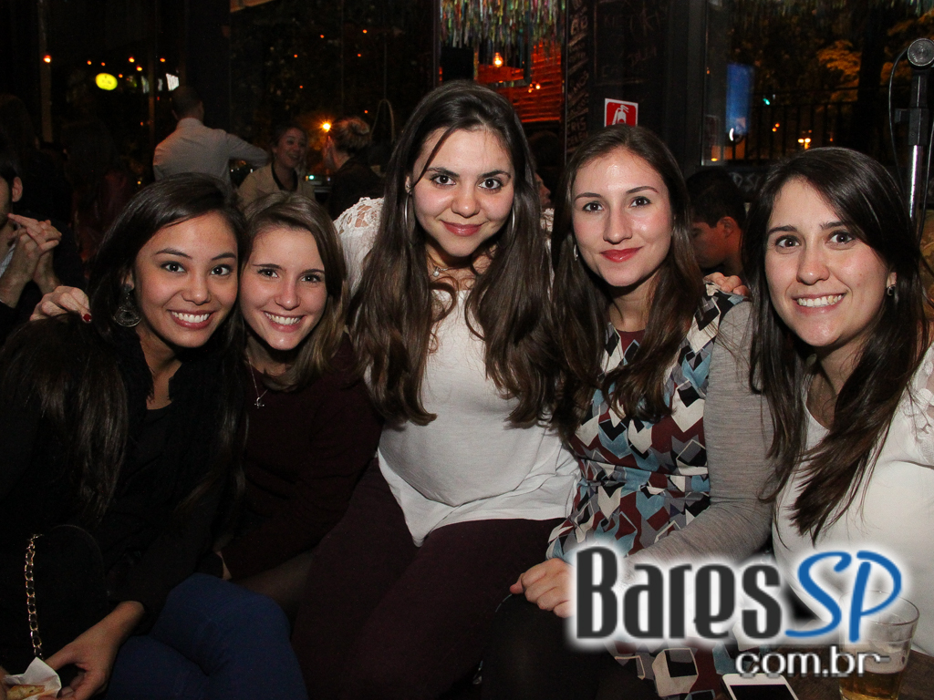 Eu Tu Eles Bar embalou a noite ao som da banda Denise com muito pop e rock Eu Tu Eles Bar embalou a noite ao som da banda Denise com muito pop e rock