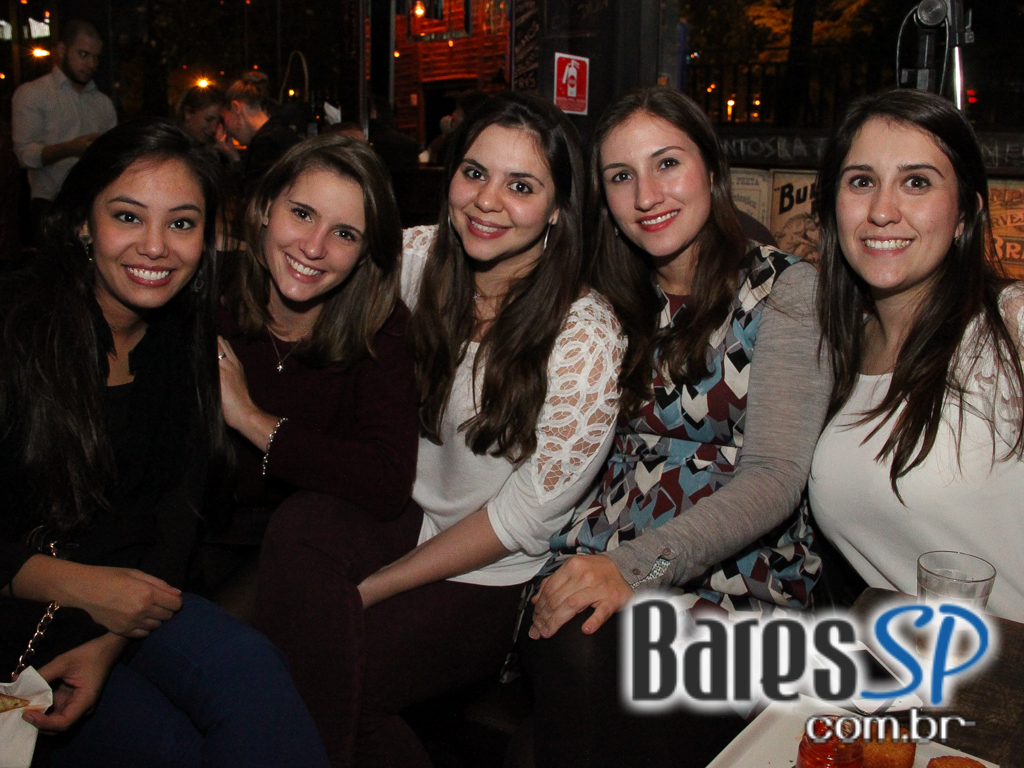 Eu Tu Eles Bar embalou a noite ao som da banda Denise com muito pop e rock Eu Tu Eles Bar embalou a noite ao som da banda Denise com muito pop e rock