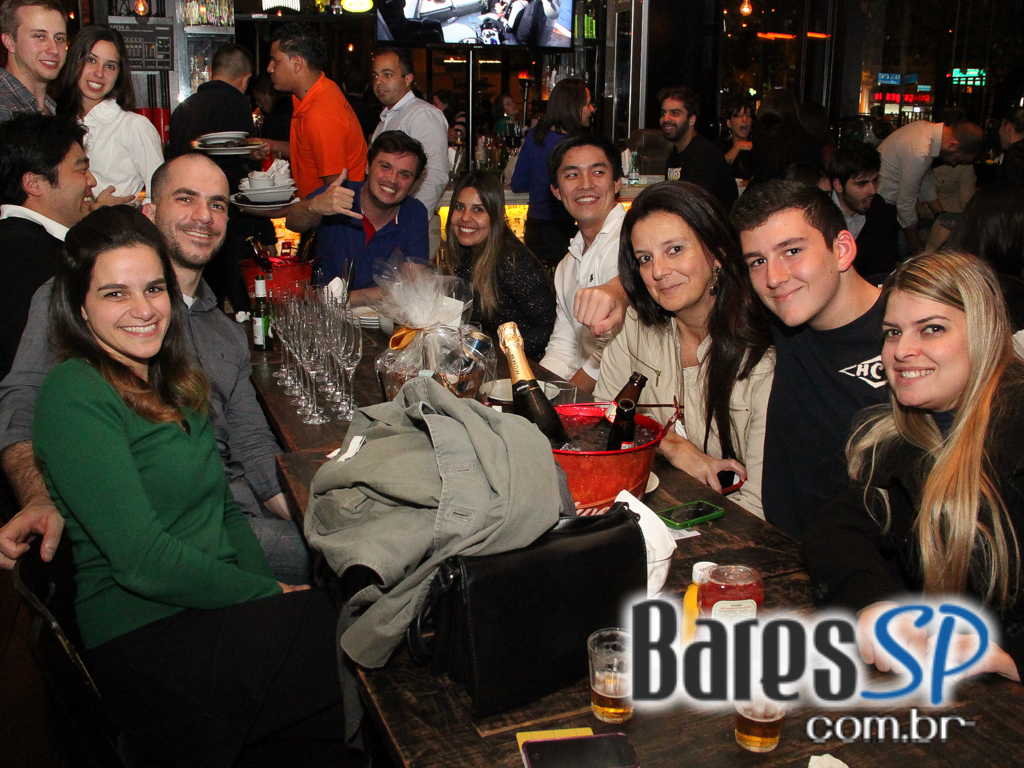 Eu Tu Eles Bar embalou a noite ao som da banda Denise com muito pop e rock Eu Tu Eles Bar embalou a noite ao som da banda Denise com muito pop e rock