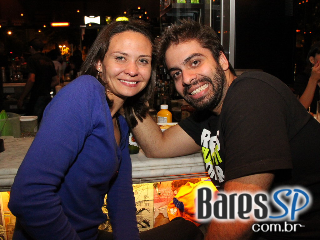 Eu Tu Eles Bar embalou a noite ao som da banda Denise com muito pop e rock Eu Tu Eles Bar embalou a noite ao som da banda Denise com muito pop e rock