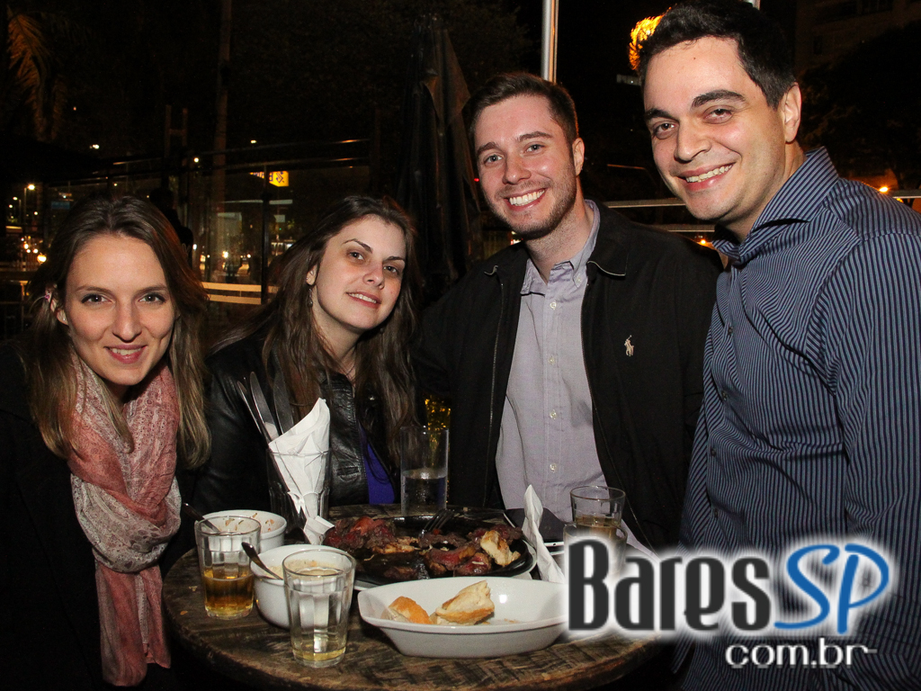 Eu Tu Eles Bar embalou a noite ao som da banda Denise com muito pop e rock Eu Tu Eles Bar embalou a noite ao som da banda Denise com muito pop e rock