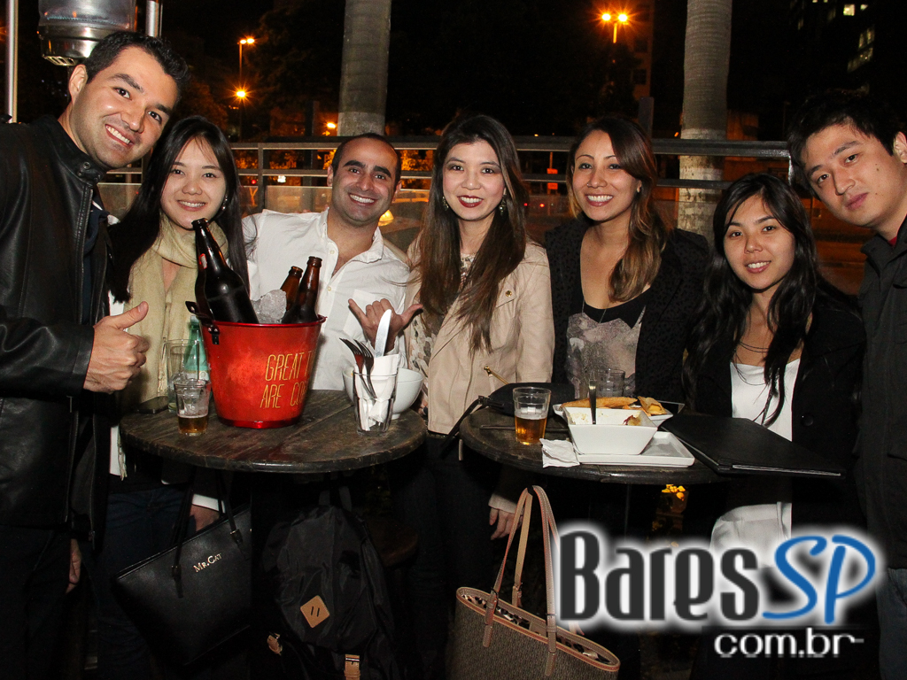 Eu Tu Eles Bar embalou a noite ao som da banda Denise com muito pop e rock Eu Tu Eles Bar embalou a noite ao som da banda Denise com muito pop e rock