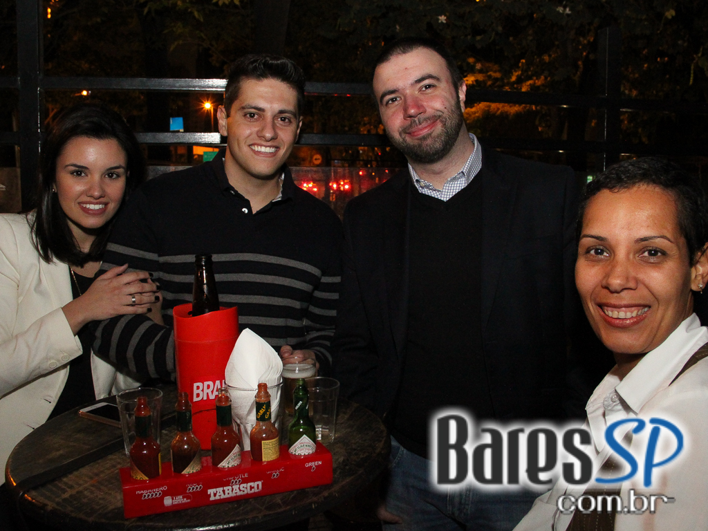 Eu Tu Eles Bar embalou a noite ao som da banda Denise com muito pop e rock Eu Tu Eles Bar embalou a noite ao som da banda Denise com muito pop e rock