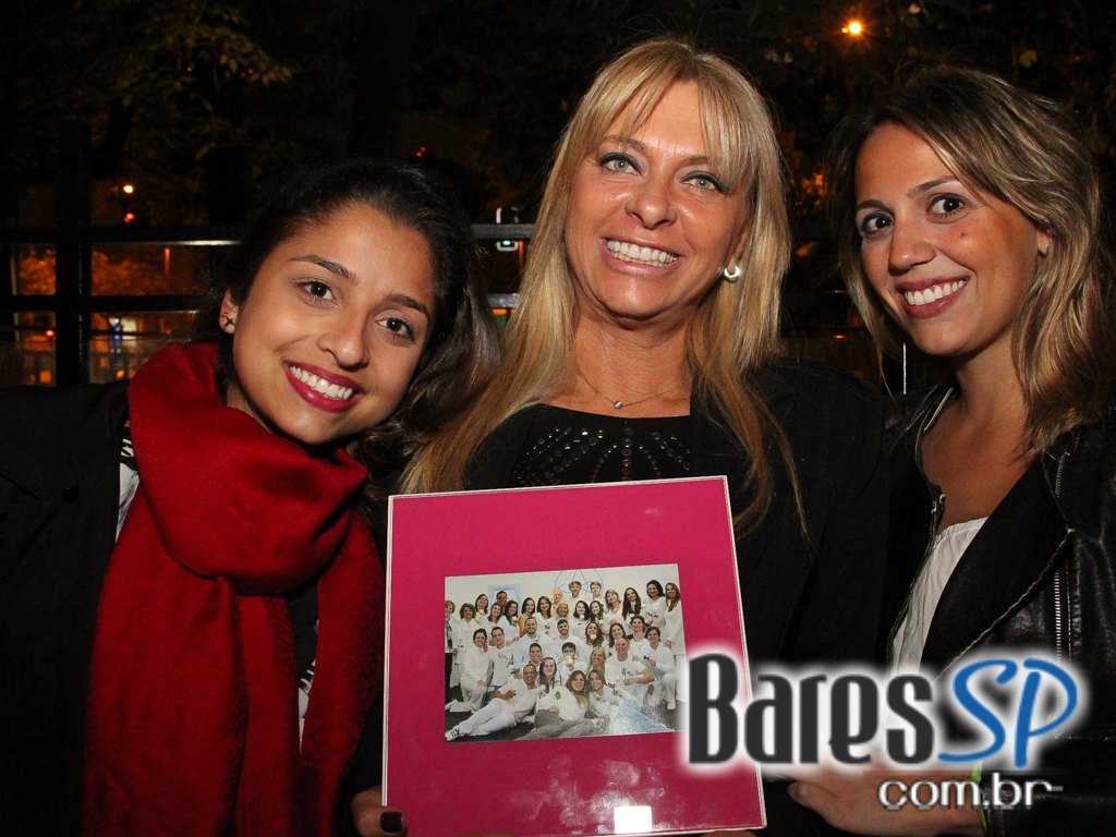 Eu Tu Eles Bar embalou a noite ao som da banda Denise com muito pop e rock Eu Tu Eles Bar embalou a noite ao som da banda Denise com muito pop e rock