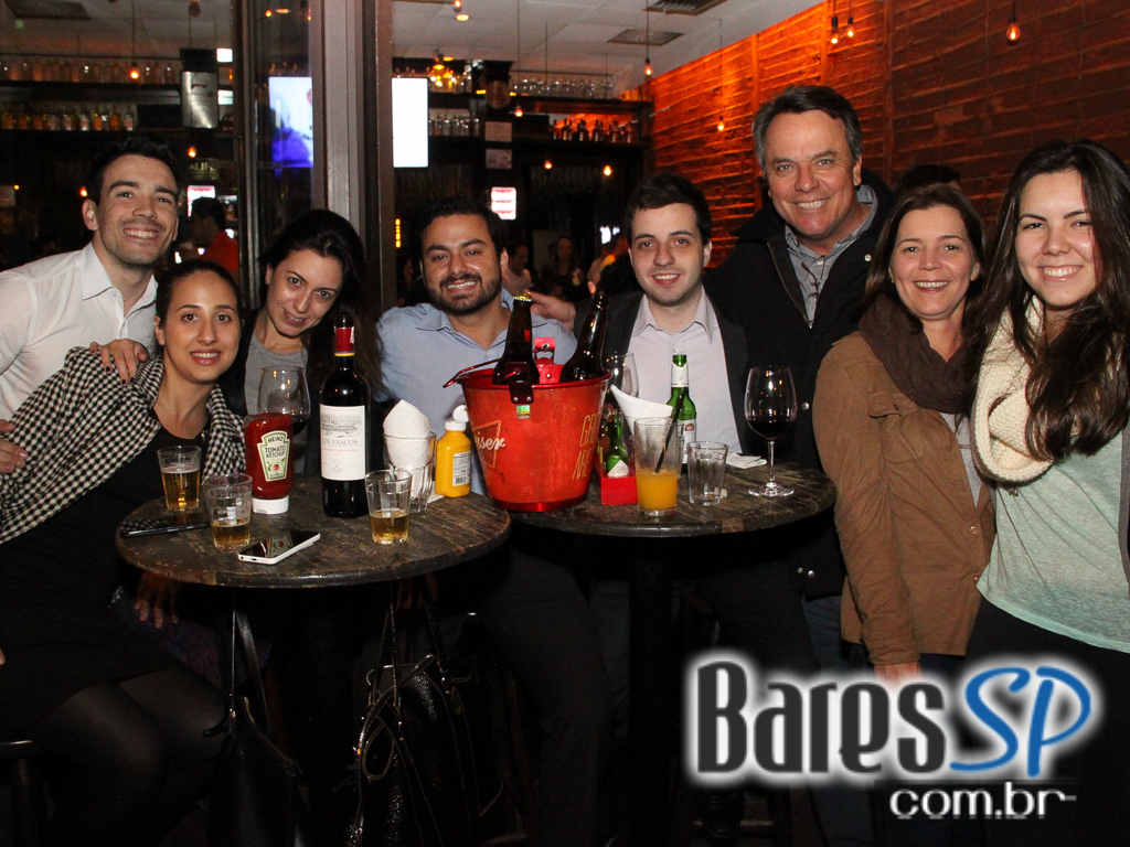 Eu Tu Eles Bar embalou a noite ao som da banda Denise com muito pop e rock Eu Tu Eles Bar embalou a noite ao som da banda Denise com muito pop e rock