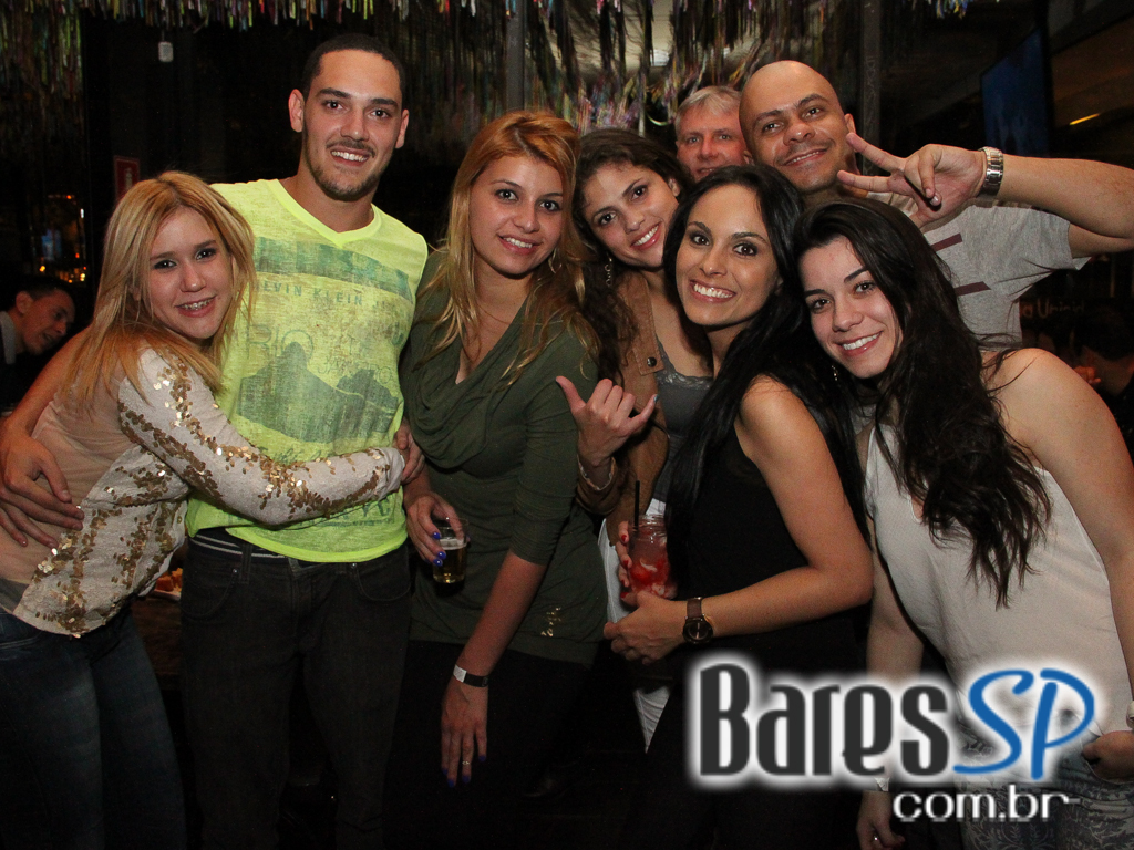 Eu Tu Eles Bar embalou a noite ao som da banda Denise com muito pop e rock Eu Tu Eles Bar embalou a noite ao som da banda Denise com muito pop e rock