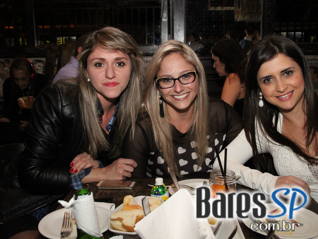 Eu Tu Eles Bar embalou a noite ao som da banda Denise com muito pop e rock Eu Tu Eles Bar embalou a noite ao som da banda Denise com muito pop e rock