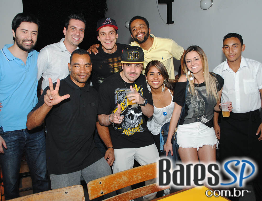 Quitandinha Bar recebeu Du Bronks e DJ Mass para animar a noite de quinta-feira Quitandinha Bar recebeu Du Bronks e DJ Mass para animar a noite de quinta-feira