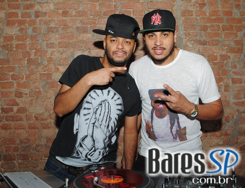 Quitandinha Bar recebeu Du Bronks e DJ Mass para animar a noite de quinta-feira Quitandinha Bar recebeu Du Bronks e DJ Mass para animar a noite de quinta-feira