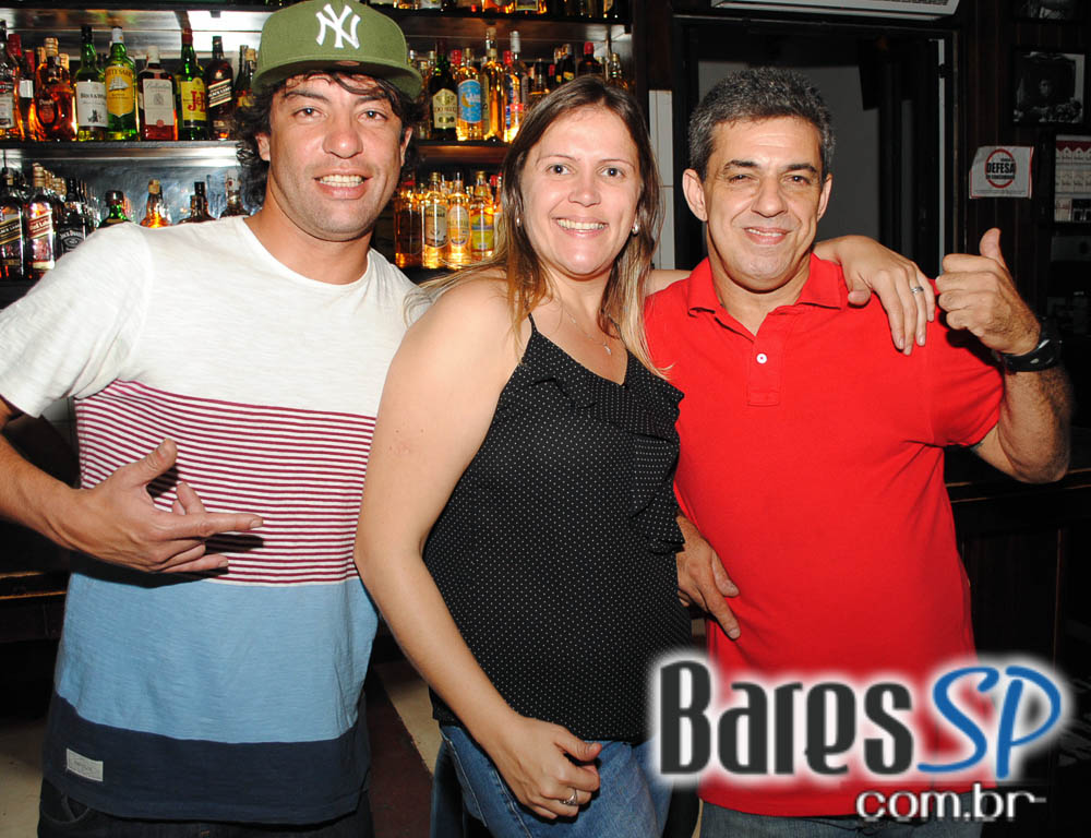 Quitandinha Bar recebeu Du Bronks e DJ Mass para animar a noite de quinta-feira Quitandinha Bar recebeu Du Bronks e DJ Mass para animar a noite de quinta-feira