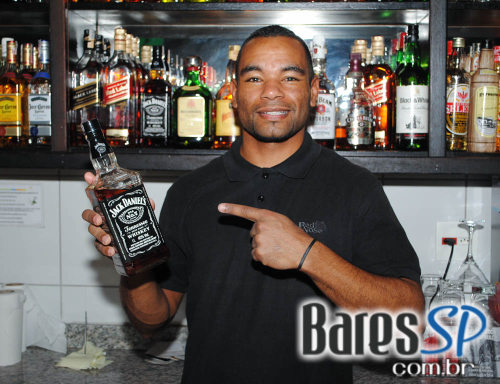 Quitandinha Bar recebeu Du Bronks e DJ Mass para animar a noite de quinta-feira Quitandinha Bar recebeu Du Bronks e DJ Mass para animar a noite de quinta-feira