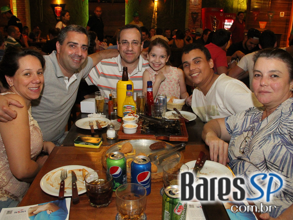 Caetano's Bar tem música alemã ao vivo para acompanhar a cerveja Paulaner - Unisal Caetano's Bar tem música alemã ao vivo para acompanhar a cerveja Paulaner - Unisal