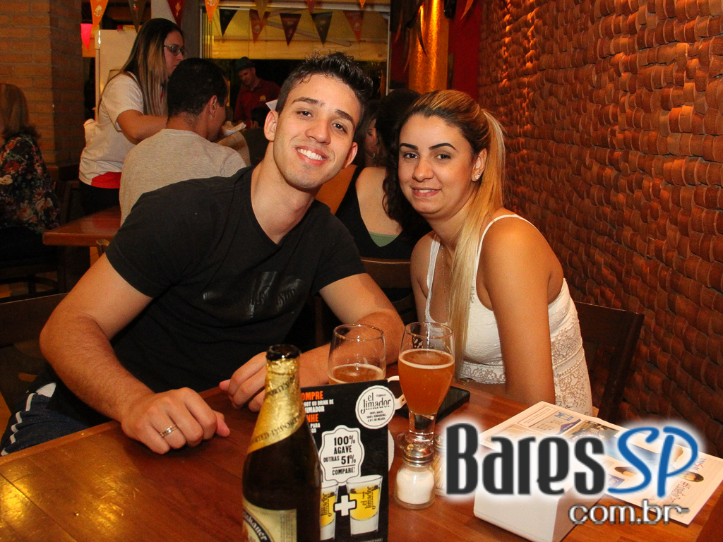 Caetano's Bar tem música alemã ao vivo para acompanhar a cerveja Paulaner - Unisal Caetano's Bar tem música alemã ao vivo para acompanhar a cerveja Paulaner - Unisal