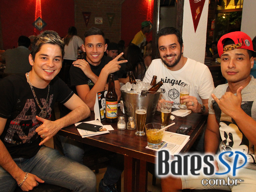 Caetano's Bar tem música alemã ao vivo para acompanhar a cerveja Paulaner - Unisal Caetano's Bar tem música alemã ao vivo para acompanhar a cerveja Paulaner - Unisal