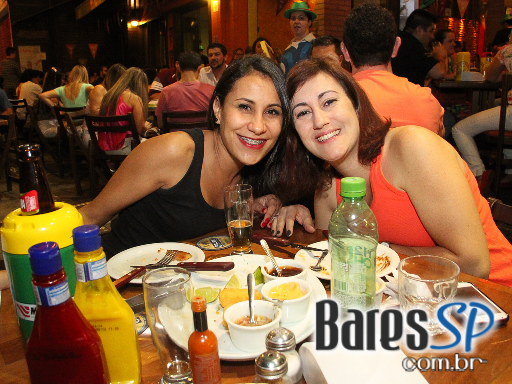 Caetano's Bar tem música alemã ao vivo para acompanhar a cerveja Paulaner - Unisal Caetano's Bar tem música alemã ao vivo para acompanhar a cerveja Paulaner - Unisal