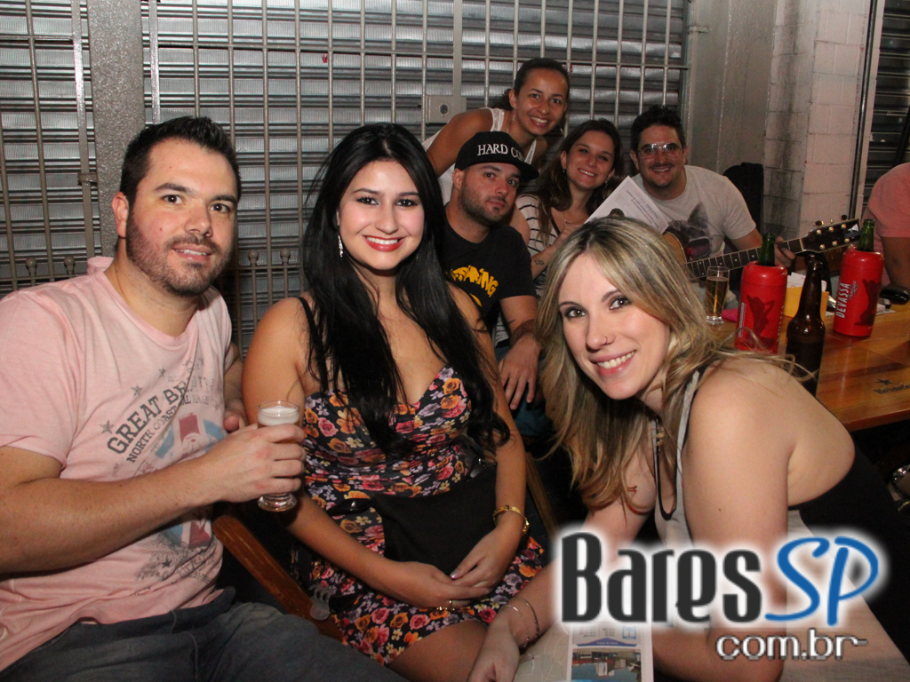 Happy Hour animado no O Alemão Bar com cerveja gelada - Unisal Happy Hour animado no O Alemão Bar com cerveja gelada - Unisal