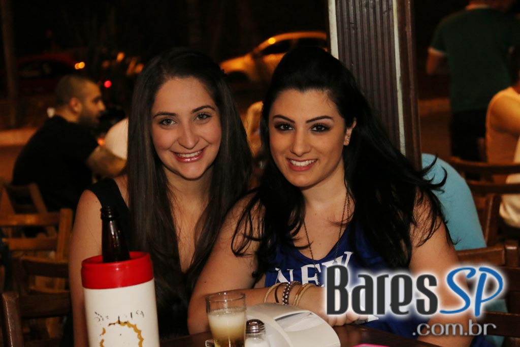 Santa Cana Bar ofereceu música ao vivo que embalou a noite da galera - Unisal Santa Cana Bar ofereceu música ao vivo que embalou a noite da galera - Unisal