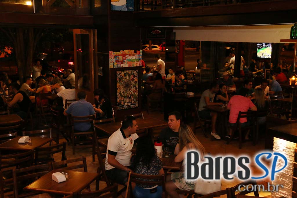 Santa Cana Bar ofereceu música ao vivo que embalou a noite da galera - Unisal Santa Cana Bar ofereceu música ao vivo que embalou a noite da galera - Unisal