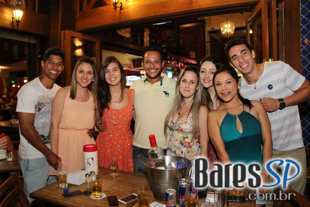 Santa Cana Bar ofereceu música ao vivo que embalou a noite da galera - Unisal Santa Cana Bar ofereceu música ao vivo que embalou a noite da galera - Unisal
