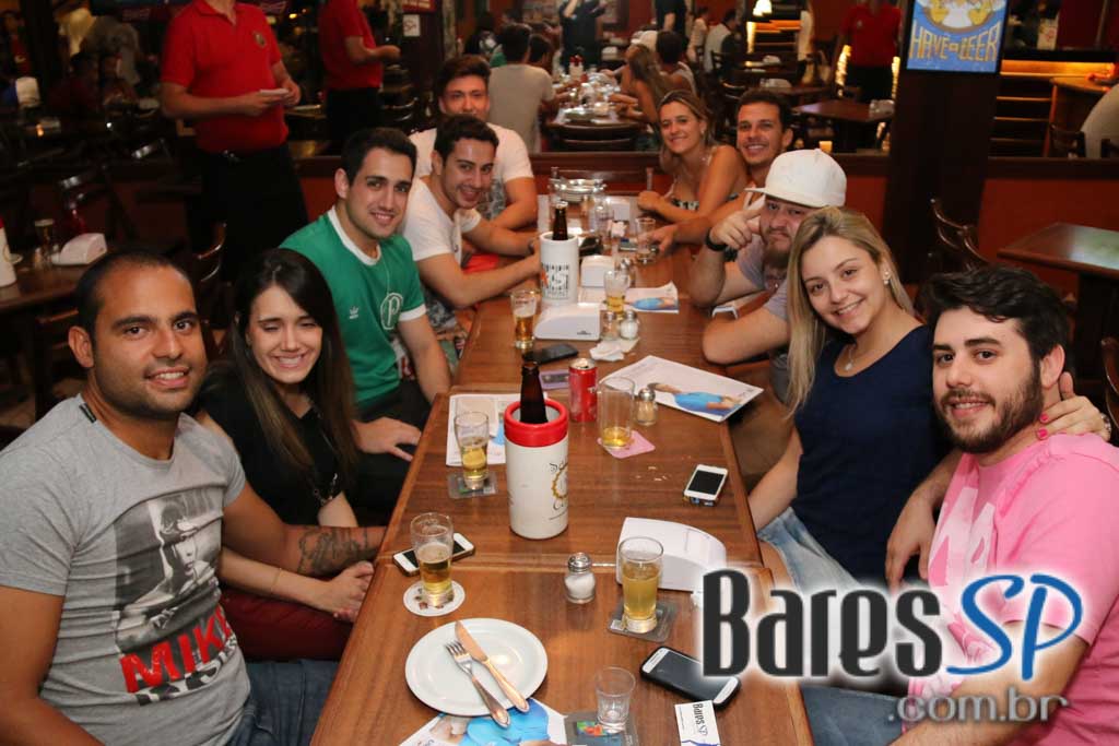 Santa Cana Bar ofereceu música ao vivo que embalou a noite da galera - Unisal Santa Cana Bar ofereceu música ao vivo que embalou a noite da galera - Unisal