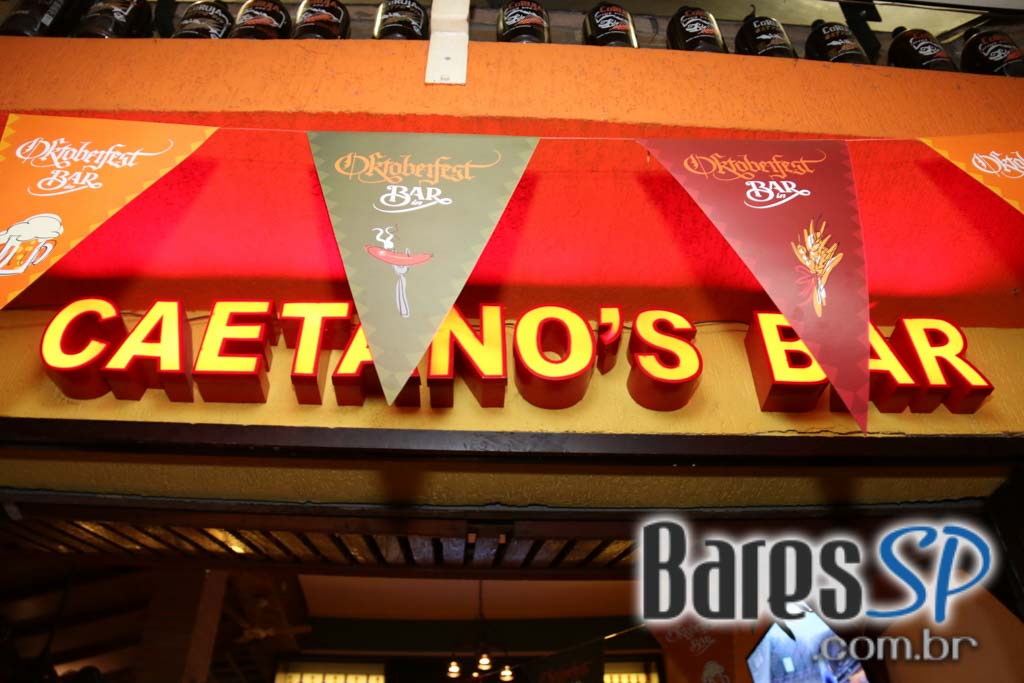 Caetano's Bar tocou música alemã ao vivo para acompanhar a cerveja Paulaner - Unisal Caetano's Bar tocou música alemã ao vivo para acompanhar a cerveja Paulaner - Unisal