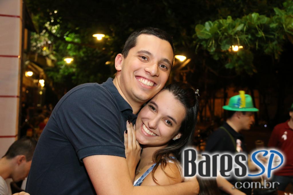 Caetano's Bar tocou música alemã ao vivo para acompanhar a cerveja Paulaner - Unisal Caetano's Bar tocou música alemã ao vivo para acompanhar a cerveja Paulaner - Unisal