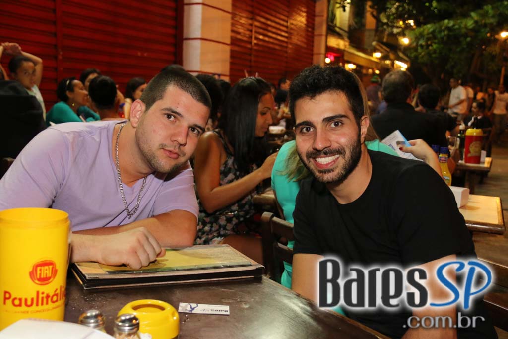 Caetano's Bar tocou música alemã ao vivo para acompanhar a cerveja Paulaner - Unisal Caetano's Bar tocou música alemã ao vivo para acompanhar a cerveja Paulaner - Unisal