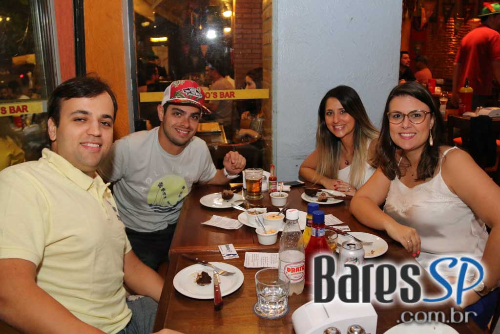 Caetano's Bar tocou música alemã ao vivo para acompanhar a cerveja Paulaner - Unisal Caetano's Bar tocou música alemã ao vivo para acompanhar a cerveja Paulaner - Unisal