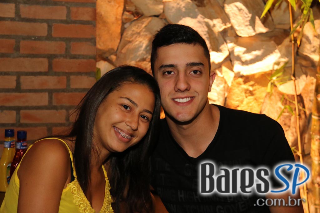 Caetano's Bar tocou música alemã ao vivo para acompanhar a cerveja Paulaner - Unisal Caetano's Bar tocou música alemã ao vivo para acompanhar a cerveja Paulaner - Unisal