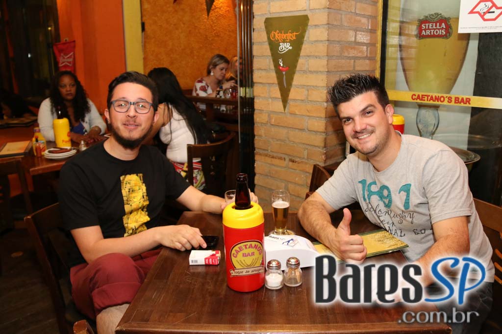 Caetano's Bar tocou música alemã ao vivo para acompanhar a cerveja Paulaner - Unisal Caetano's Bar tocou música alemã ao vivo para acompanhar a cerveja Paulaner - Unisal