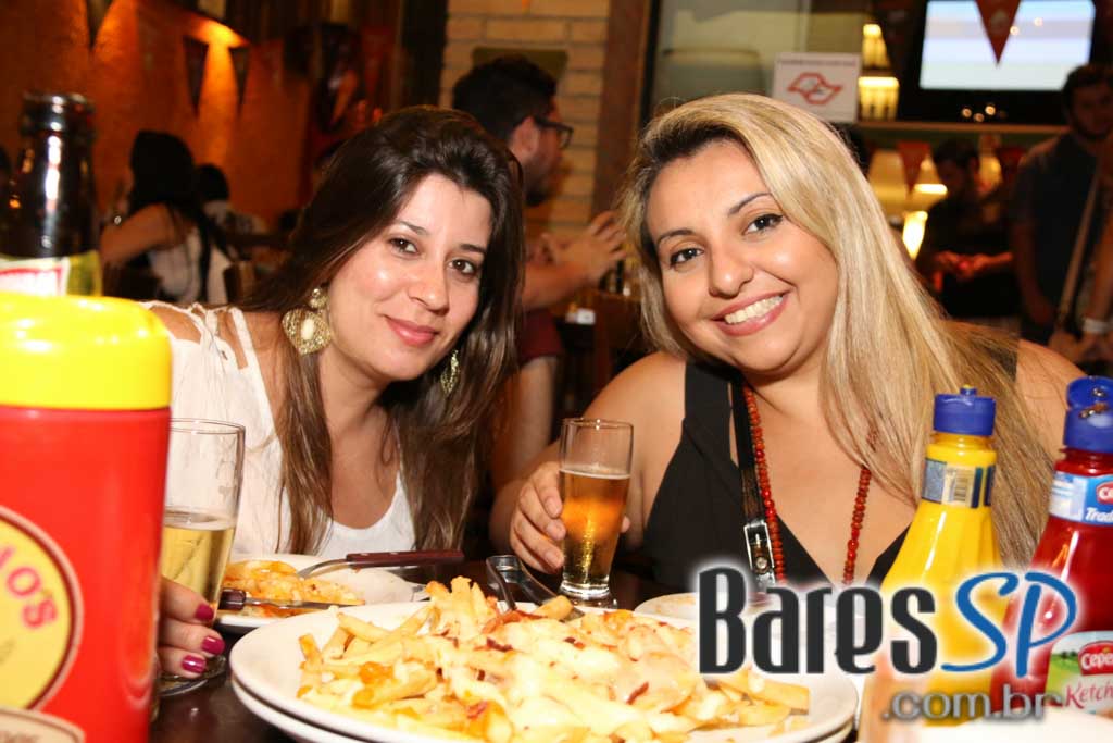 Caetano's Bar tocou música alemã ao vivo para acompanhar a cerveja Paulaner - Unisal Caetano's Bar tocou música alemã ao vivo para acompanhar a cerveja Paulaner - Unisal