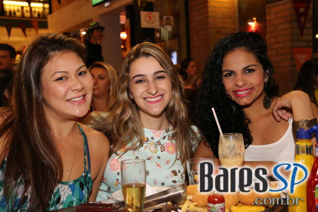 Caetano's Bar tocou música alemã ao vivo para acompanhar a cerveja Paulaner - Unisal Caetano's Bar tocou música alemã ao vivo para acompanhar a cerveja Paulaner - Unisal