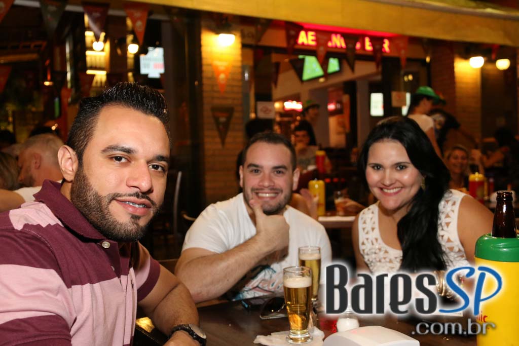 Caetano's Bar tocou música alemã ao vivo para acompanhar a cerveja Paulaner - Unisal Caetano's Bar tocou música alemã ao vivo para acompanhar a cerveja Paulaner - Unisal