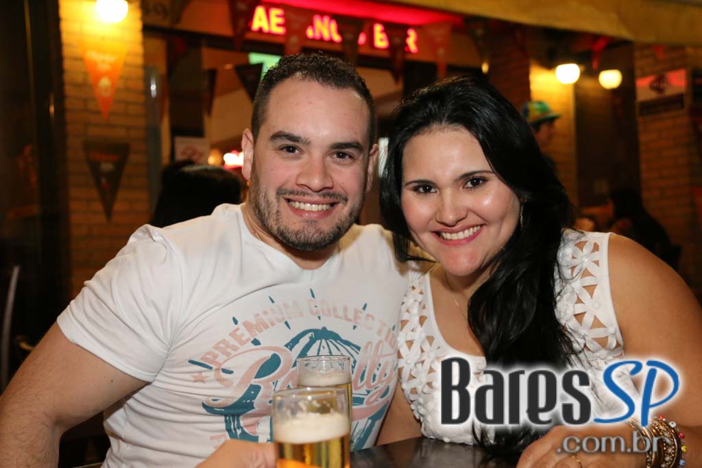 Caetano's Bar tocou música alemã ao vivo para acompanhar a cerveja Paulaner - Unisal Caetano's Bar tocou música alemã ao vivo para acompanhar a cerveja Paulaner - Unisal