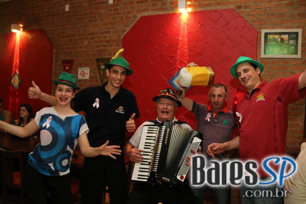 Caetano's Bar tocou música alemã ao vivo para acompanhar a cerveja Paulaner - Unisal Caetano's Bar tocou música alemã ao vivo para acompanhar a cerveja Paulaner - Unisal