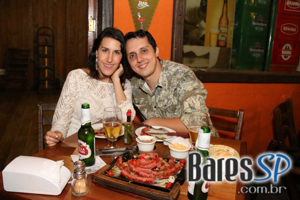 Caetano's Bar tocou música alemã ao vivo para acompanhar a cerveja Paulaner - Unisal Caetano's Bar tocou música alemã ao vivo para acompanhar a cerveja Paulaner - Unisal