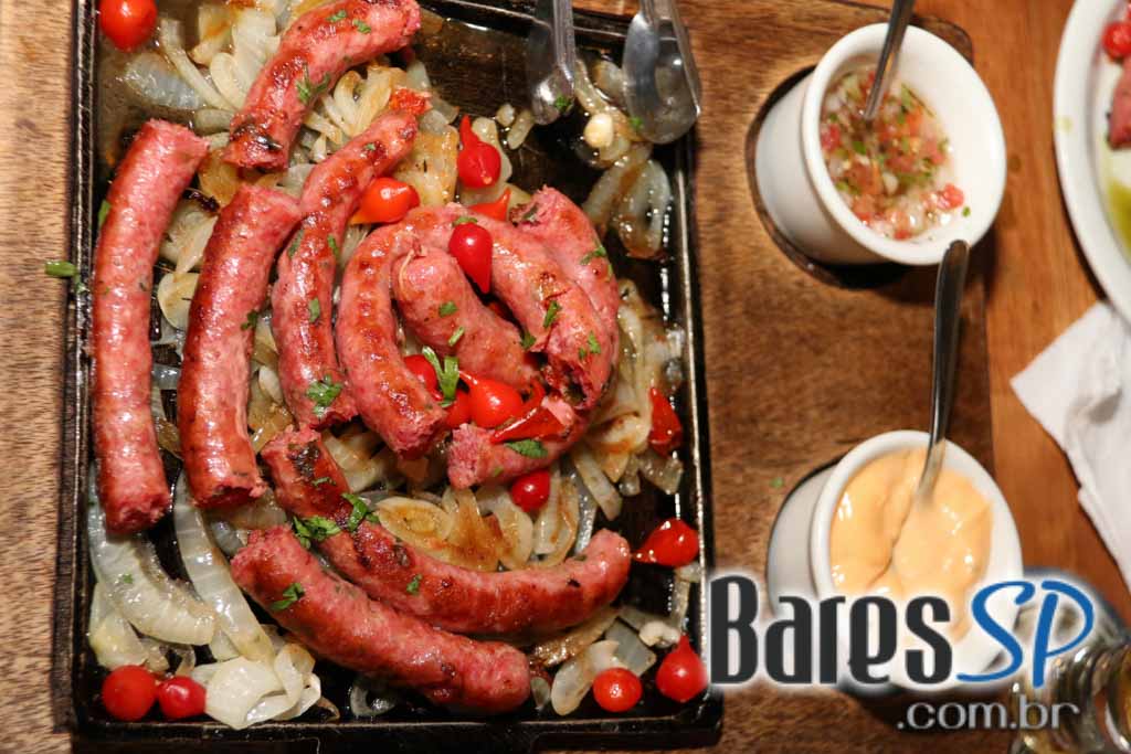 Caetano's Bar tocou música alemã ao vivo para acompanhar a cerveja Paulaner - Unisal Caetano's Bar tocou música alemã ao vivo para acompanhar a cerveja Paulaner - Unisal