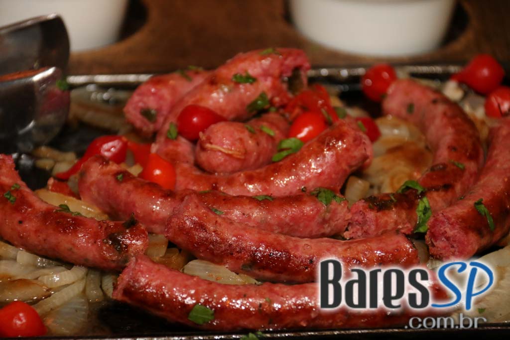 Caetano's Bar tocou música alemã ao vivo para acompanhar a cerveja Paulaner - Unisal Caetano's Bar tocou música alemã ao vivo para acompanhar a cerveja Paulaner - Unisal