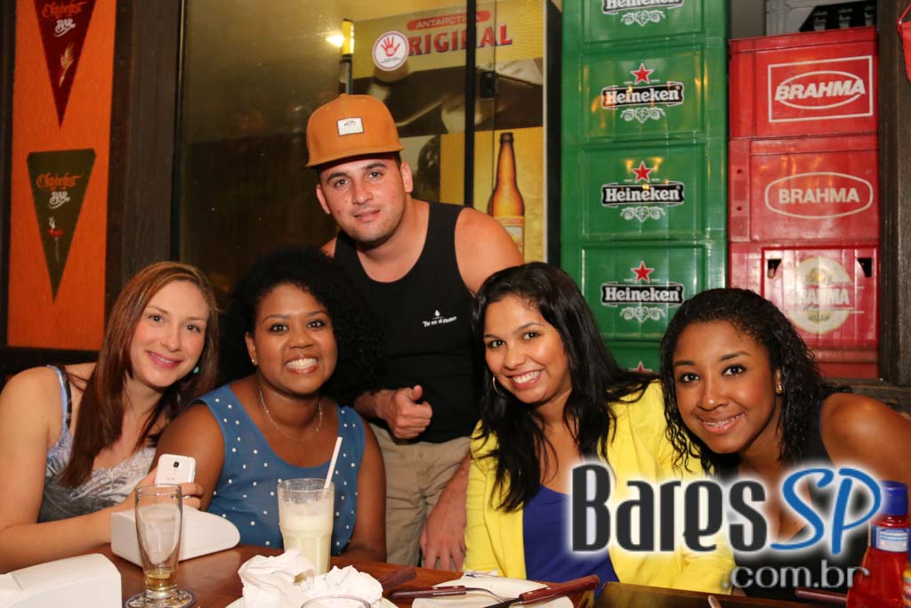 Caetano's Bar tocou música alemã ao vivo para acompanhar a cerveja Paulaner - Unisal Caetano's Bar tocou música alemã ao vivo para acompanhar a cerveja Paulaner - Unisal